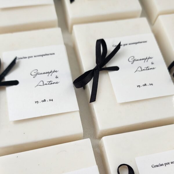 recureccinta706 Jabones rectangulares con cinta 100Gr.
